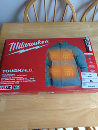 BRAND NEW Milwaukee M12 heated jacket kit XL