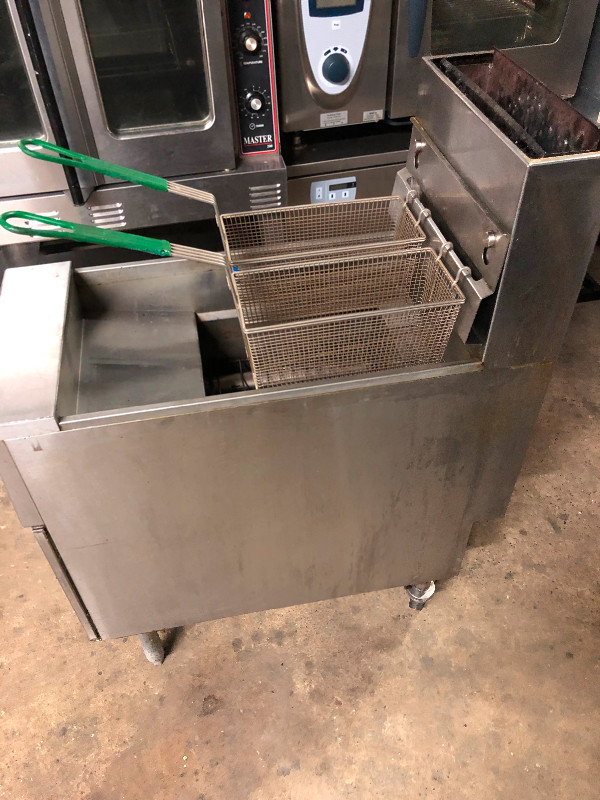 Pitco gas deep fryer in Other Business & Industrial in Edmonton - Image 3