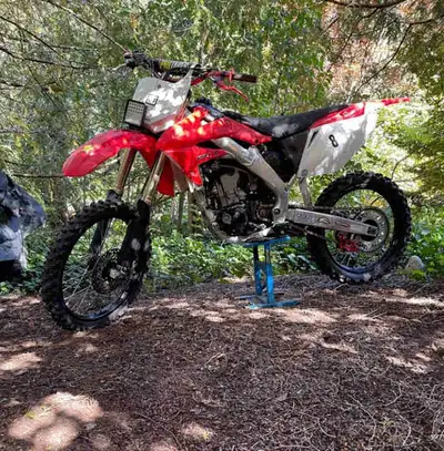 2007 Honda CRF 250R $2900 cash Clean, reliable & fun!. New brake pads in spring Tires are good Suspe...