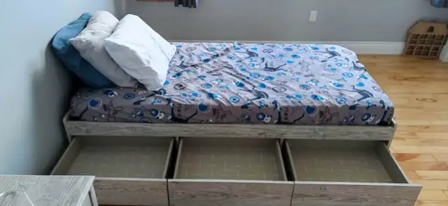 South Shore storage Twin Bed set in Beds & Mattresses in Charlottetown - Image 3