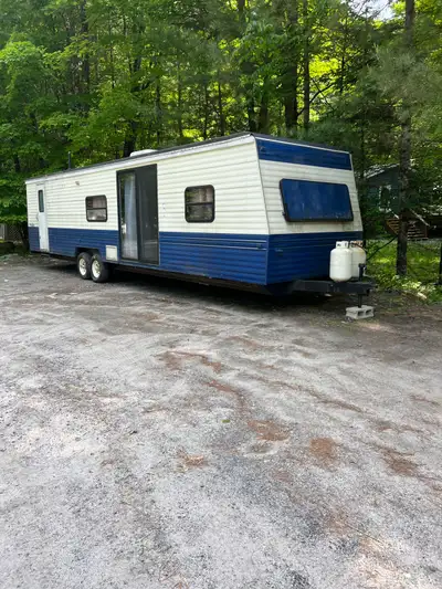Mint interior no leaks new rubber roof one slide new floors etc 2 bedroom gd body gd tires heavy axl...