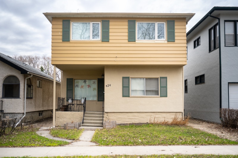St. Boniface 424 Valade Street Available September 1st Long Term