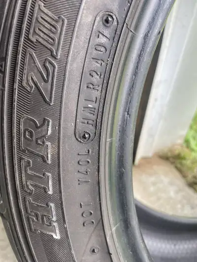 3 Pneus d’été sport $25 chacun