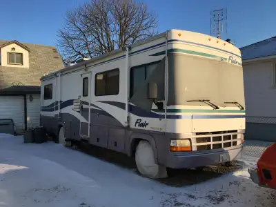31 foot Fleetwood Flair, in good condition for its age. Runs. Was just parked at long beach for the...