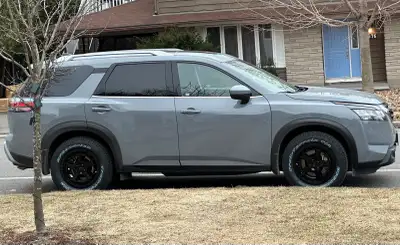 I’m selling this beautiful rims and tire used only 2season . Reason for selling I sold my car and no...