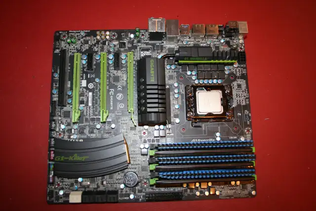 Carte mère Guerrilla 1 avec processeur intel 960 in System Components in Québec City - Image 2