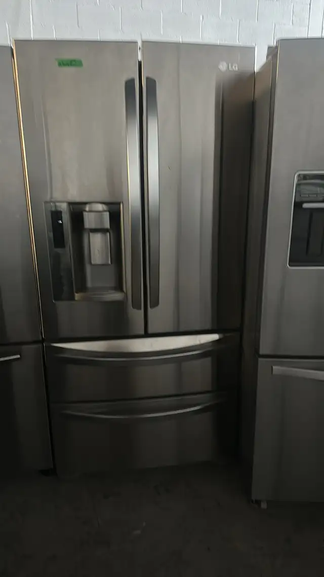 LG Refrigerator in Refrigerators in City of Montréal - Image 2