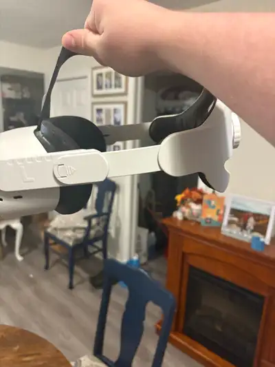 oculus quest two with adjustable strap (controllers included), View more