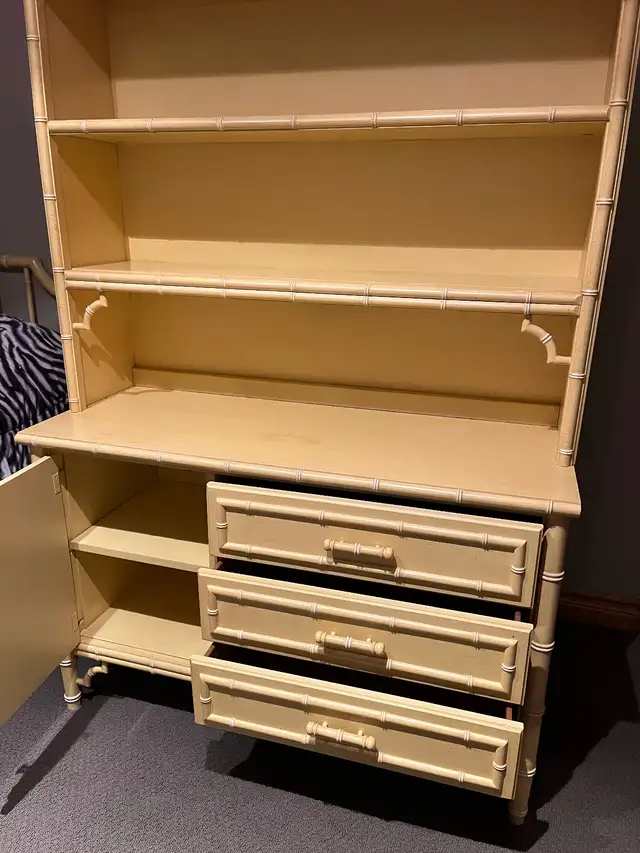 Vintage Bedroom Furniture in Dressers & Wardrobes in Owen Sound - Image 4