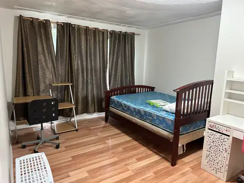 - Address: 185-A Pinegrove crescent, Waterloo, ON N2V 0E7 - 5 private bedroom available on MAIN floo...