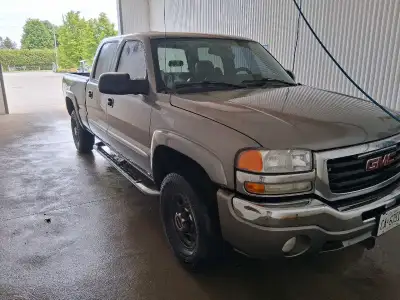 2006 GMC Sierra 1500hd 6.0L gas 375000km Southern rust free box Motor and transmission solid 4x4 wor...