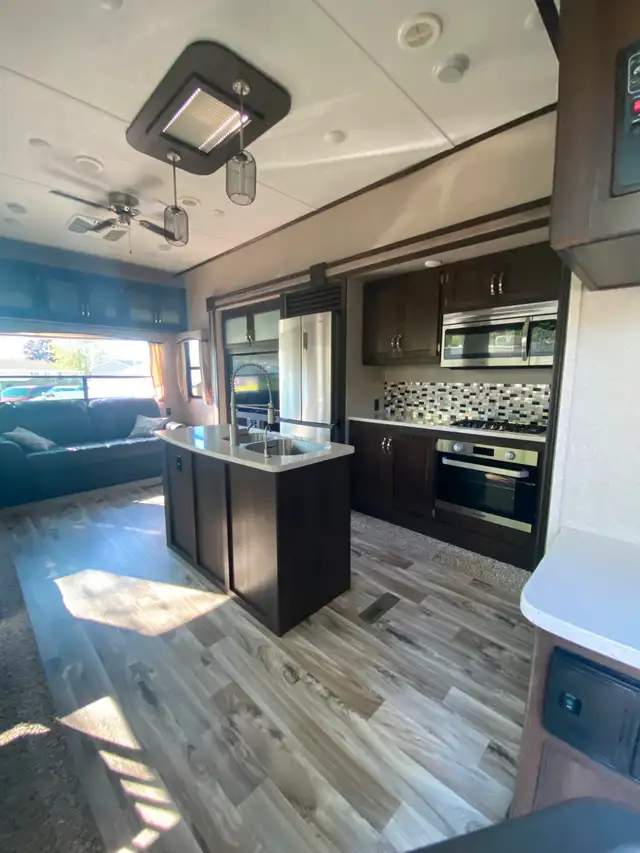 2020 Keystone RV Residence 40 LOFT in Park Models in Kawartha Lakes - Image 3