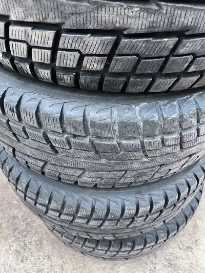 2013 Toyota highlander winter tires/rims. 245/65R17