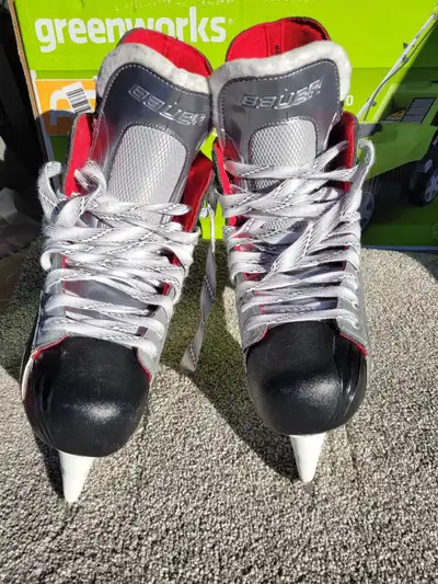 NEW Bauer Vapor  Hockey Skates.size9.5/shoe US 11 ., View more