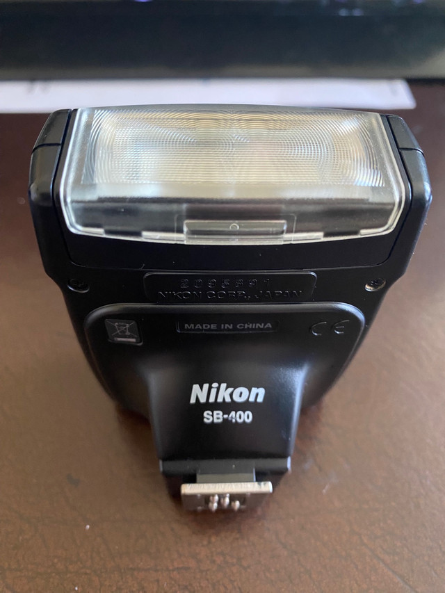 Nikon SB-400 Speedlight in Cameras & Camcorders in Calgary