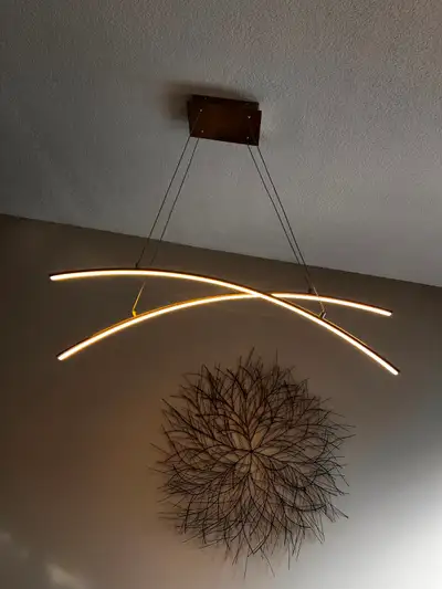 LED light fixture is 3 ft tip to tip x 1.5" wide. Height is adjustable.