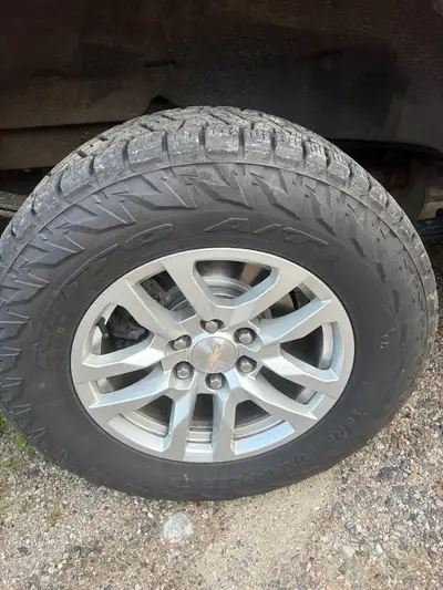 Chevy/ GM rims with 275/65r 18 Nitto Terra grappler g3. Tires are pretty much new. Might have 5,000...