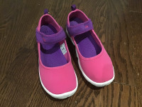 Girls CROCS shoes size 1 Good condition.