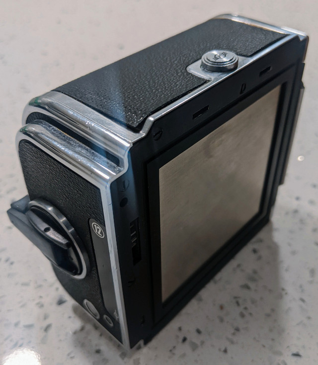 Hasselblad A12 film back $300 in Cameras & Camcorders in City of Toronto