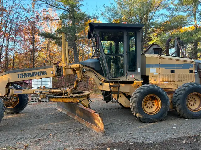 2001 Champion 720A Motor Grader | Heavy Equipment | Pembroke | Free ...