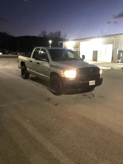 Selling 2008 dodge ram 1500 runs good lot of thing change on the truck new rad water pump brake pads...