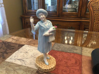 QUEEN MOTHER FIGURINE