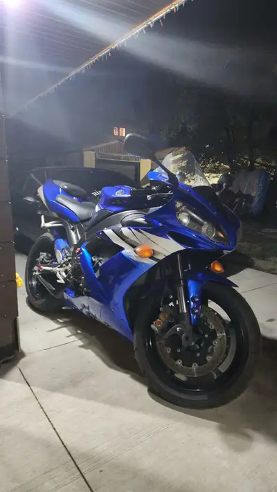 Selling my 2004 yamaha R1. Safety just expired shouldn’t need much to safety since I barely rode it...