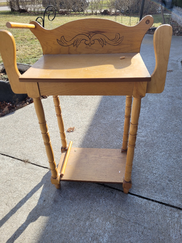 Antique End Table *Read Description* in Other Tables in St. Catharines