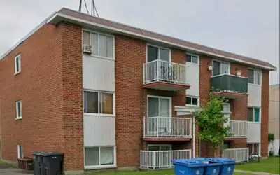 Grand 5 1/2 récemment rénové situé au premier étage d'un 6 logements. Idéalement situé près de tous...