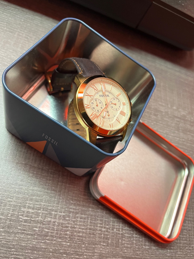 Rose Gold Fossil Watch w Brown Genuine Leather Wristband & Box in Jewellery & Watches in Hamilton - Image 2