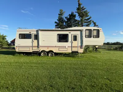1989 Scamper 32 foot Travel trailer Tandem Axle completely rebuilt front end No slides sleeps 6 comf...