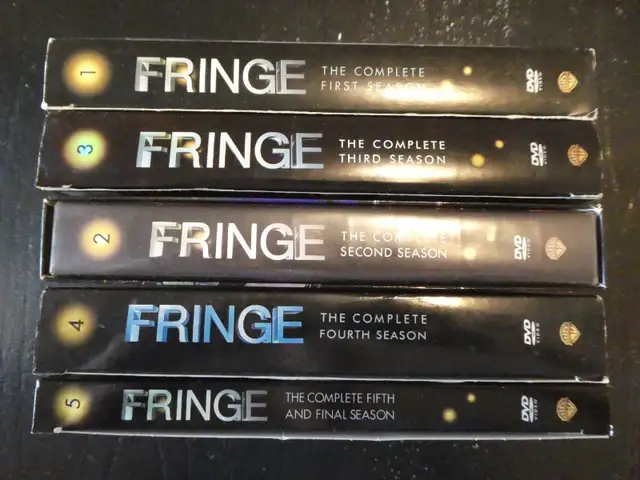 Fringe - Complete tv series - toutes les 5 saisons in CDs, DVDs & Blu-ray in City of Montréal - Image 3