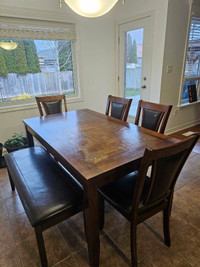Dinning set 6 piece with bench - great condition
