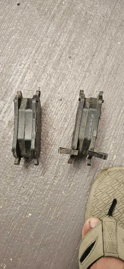 Was on 2011 grand caravan 1 pair is new and the other pair was used for only 4 months..