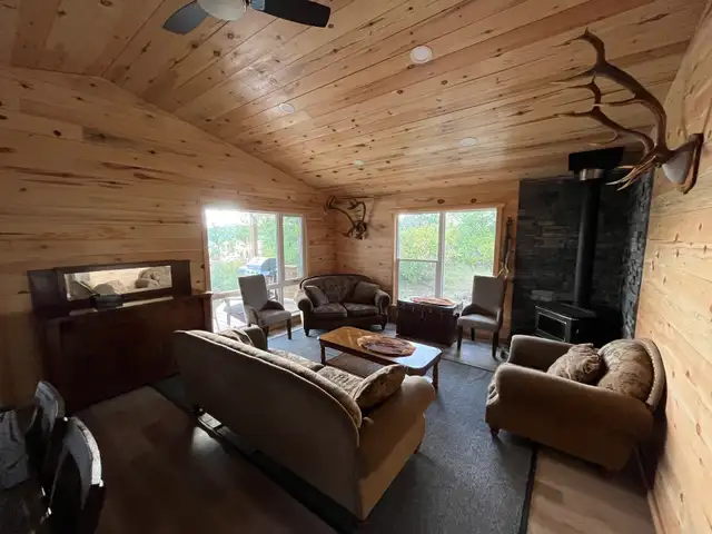 Cabins for rent in the North Whiteshell along the Winnipeg River in Manitoba in Canada - Image 14