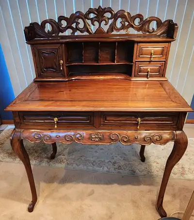 Beautiful Antique Writing Desk With Show Carving - Read AD, View more
