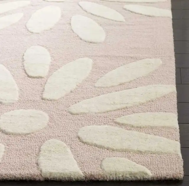 100% Wool Area Rug in Rugs, Carpets & Runners in Markham / York Region - Image 4