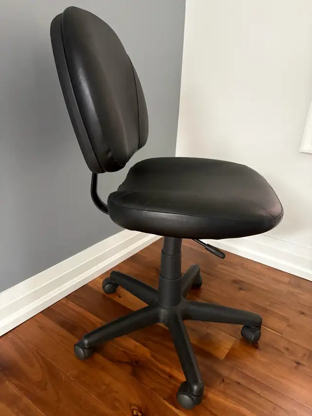 Black task / desk / office chair in Chairs & Recliners in City of Toronto - Image 4