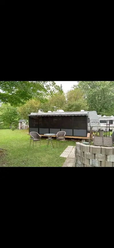 Roulotte avec grande extension 3 saisons – clé en main ! ☀️ À vendre : belle roulotte bien entretenu...