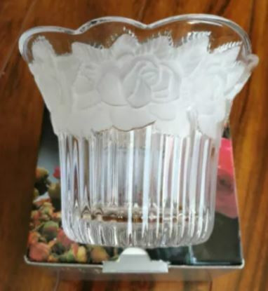 A Brand New Flower Vase, (Height: 4 in; Width: 5 in) in Home Décor & Accents in Medicine Hat - Image 3