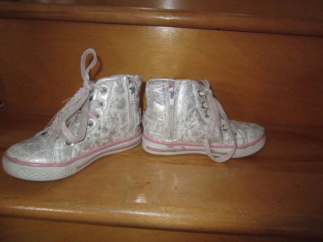 Chaussures pour fille gr. 27 EUR dans Articles multiples  à Longueuil/Rive Sud - Image 3