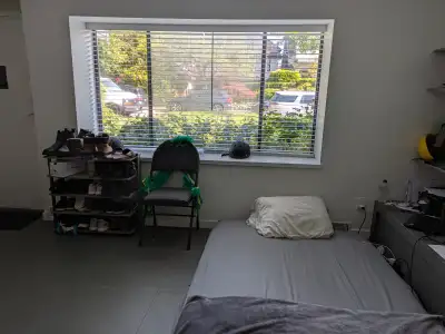Living room Rent in Kitsilano!