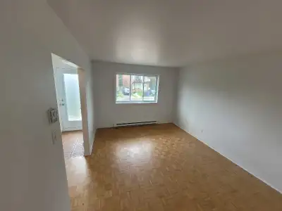 1er étage d’un immeuble calme Caractéristiques : 3 chambres fermées Grand salon et cuisine à aire ou...