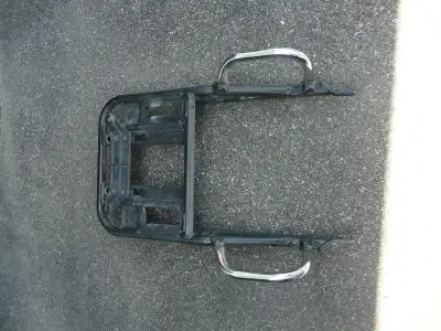 Pieces de moto KAWASAKI VOYAGER ZG1200 de 1987 à 2003 Support top case 23062-1074 vient avec les poi...