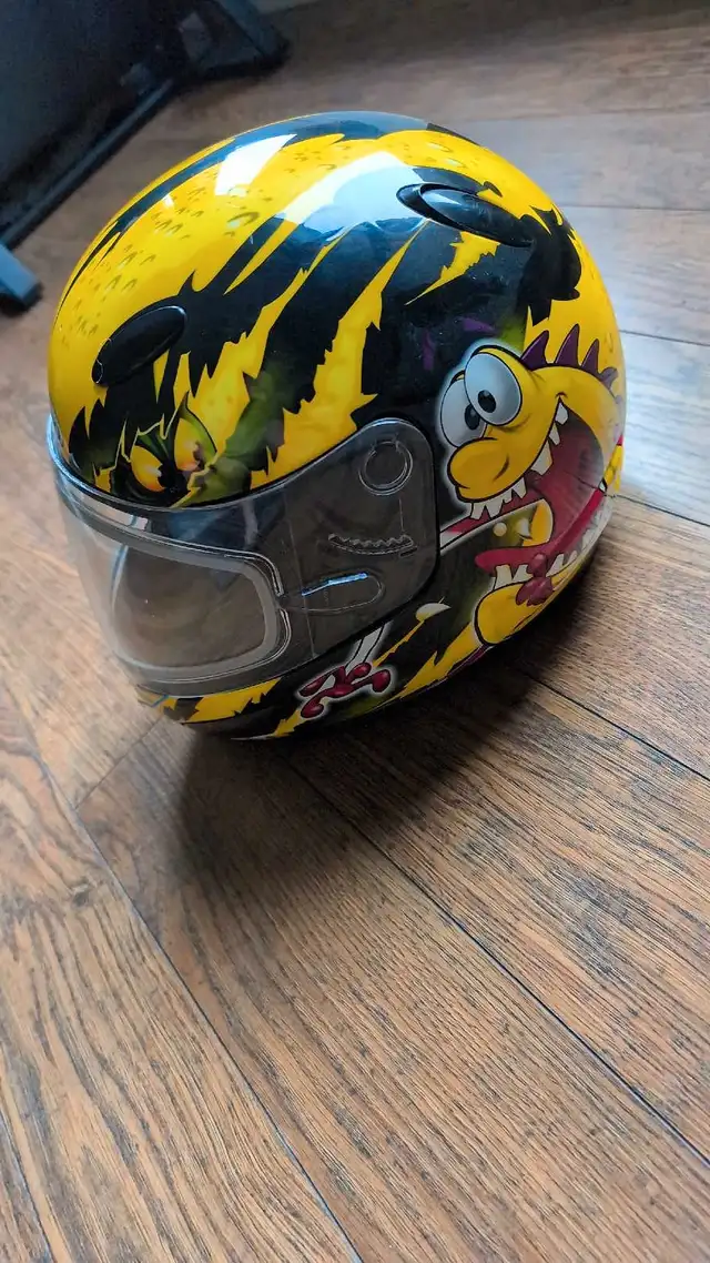 Youth helmet  in Snowmobiles Parts, Trailers & Accessories in Brandon - Image 4