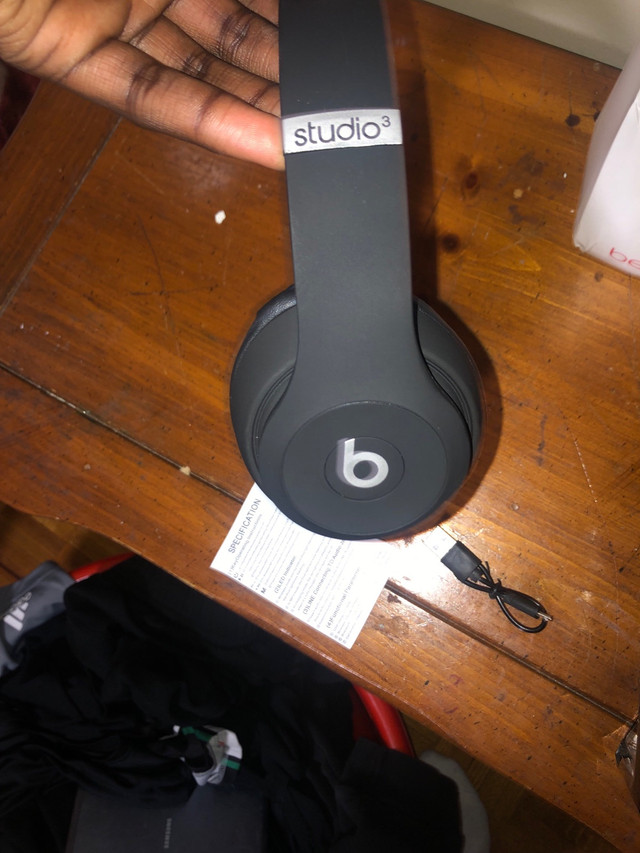 Beats Studio 3s in Headphones in Windsor Region - Image 4