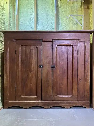 Meuble antique 2 portes avec 3 tablettes, View more