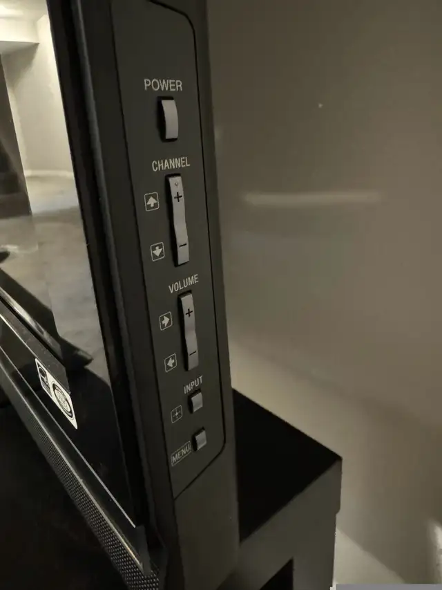 Sony 40in 1080p FHD LCD TV 120hz KDL-40V5100 in TVs in Ottawa - Image 9