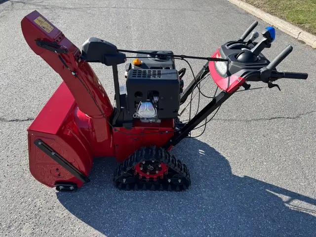 Toro 14/28 Commercial TRX HD Snowblower Souffleuse a Neige in Snowblowers in City of Montréal - Image 5