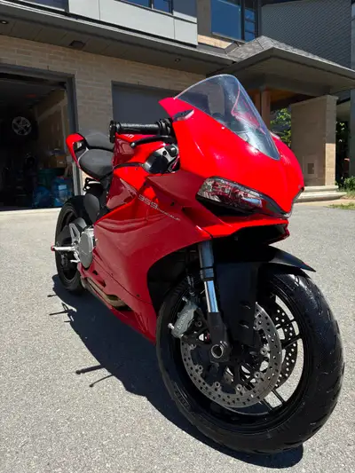 Selling my 2018 Ducati 959 Panigale. Bike is in excellent condition and needs absolutely nothing. Fr...